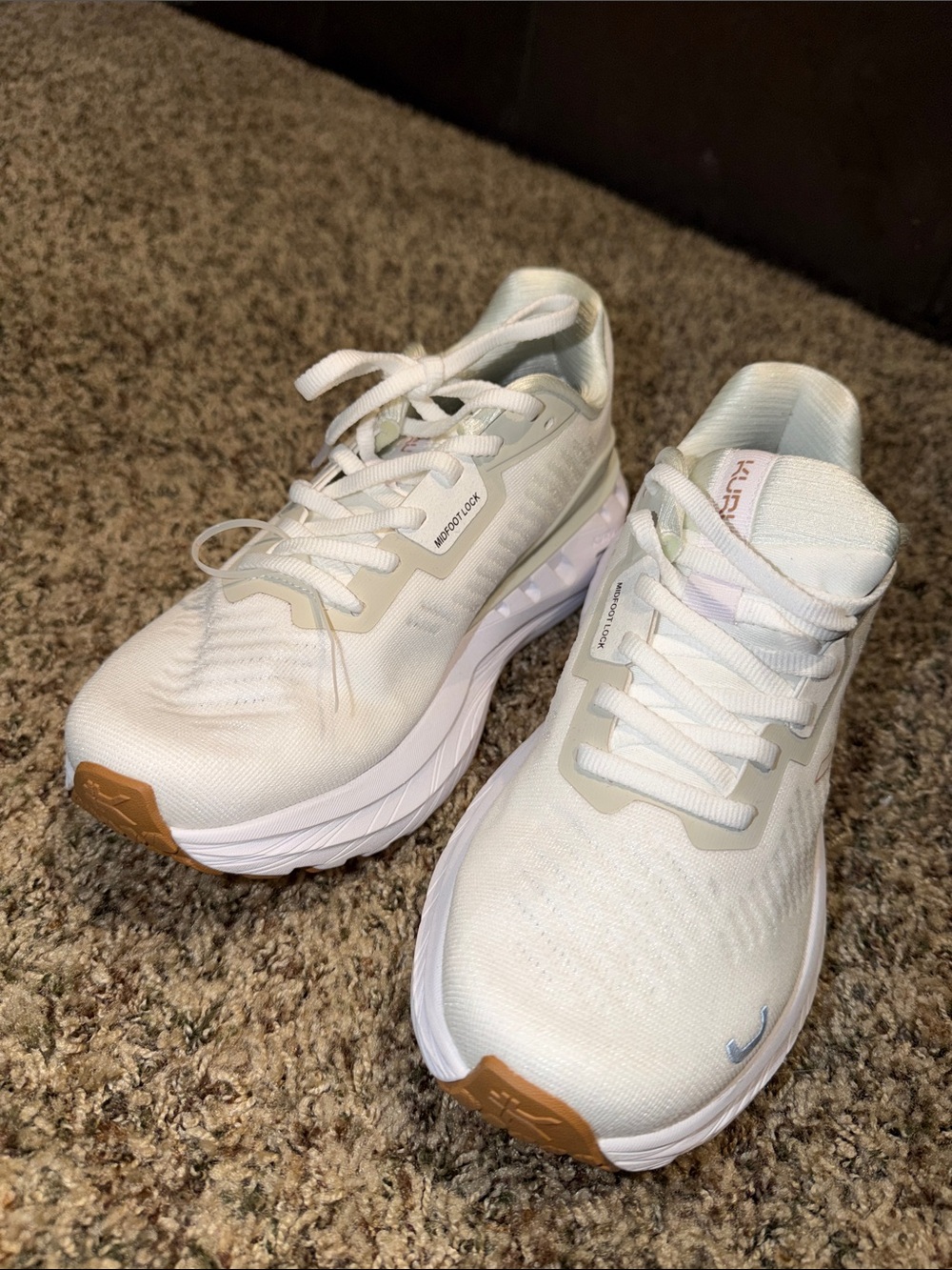 KURU Women’s Triple Max Running Shoe — White with Tan Accent NWOT - Picture 10 of 12